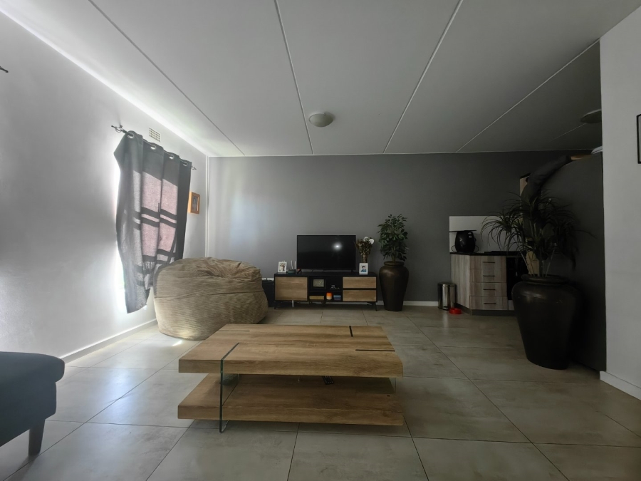 2 Bedroom Property for Sale in Aan de Wijnlanden Western Cape